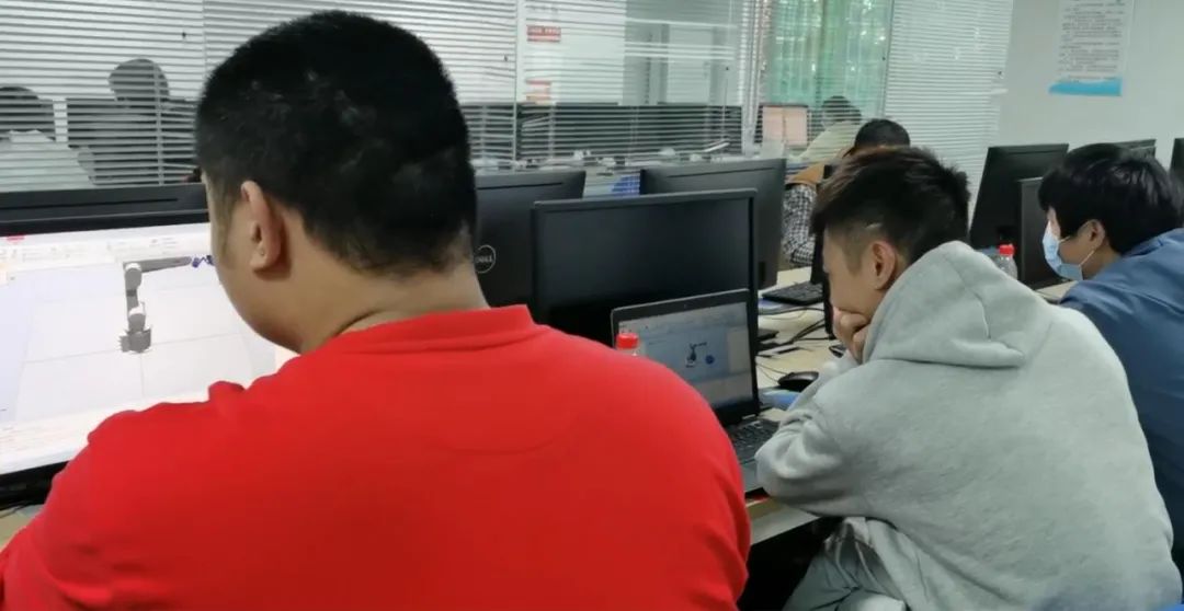 【校企合作五--智能制造篇】得尔美公司委托我校开展工业机器人系统集成班培训(图4) 图片